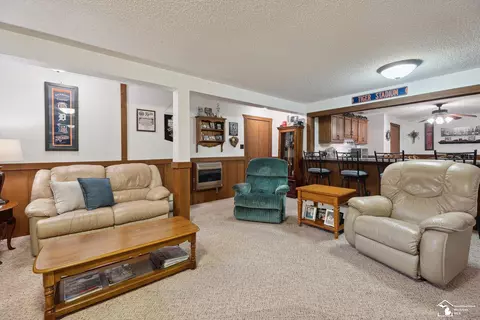 Living - 645 N Roessler, Monroe, MI 48162 photo 4 of 5