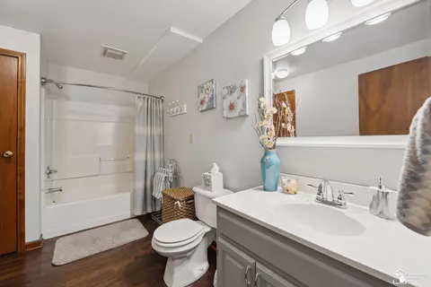 Bath - 645 N Roessler, Monroe, MI 48162 photo 3 of 3