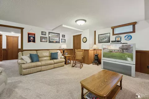 Living - 645 N Roessler, Monroe, MI 48162 photo 5 of 5