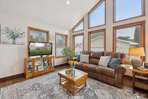 Living - 645 N Roessler, Monroe, MI 48162 photo 1 of 5