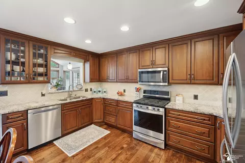 Kitchen - 645 N Roessler, Monroe, MI 48162 photo 2 of 6