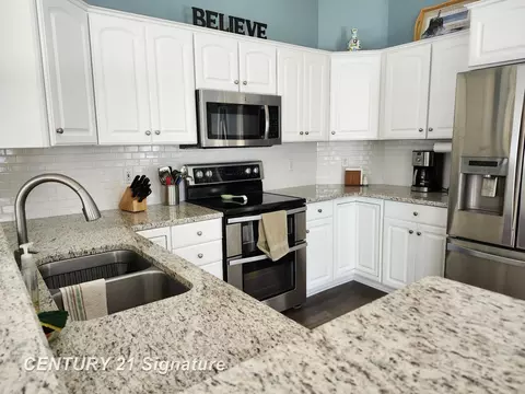 Kitchen - 213 Aberdeen, Flushing, MI 48433 photo 2 of 2