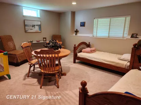 Bedroom - 213 Aberdeen, Flushing, MI 48433 photo 3 of 5
