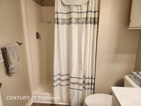 Bath - 213 Aberdeen, Flushing, MI 48433 photo 2 of 4