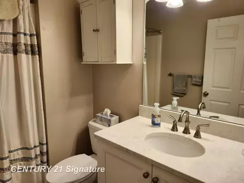 Bath - 213 Aberdeen, Flushing, MI 48433 photo 1 of 4