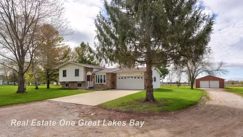 10655 Tittabawassee, Freeland, MI 48623