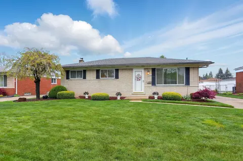 30050 Gloede, Warren, MI 48088