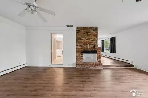 Living - 7772 Apache, Temperance, MI 48182 photo 6 of 6