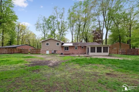 Exterior - 7772 Apache, Temperance, MI 48182 photo 8 of 9