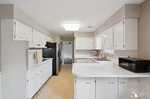 Kitchen - 7772 Apache, Temperance, MI 48182 photo 1 of 3