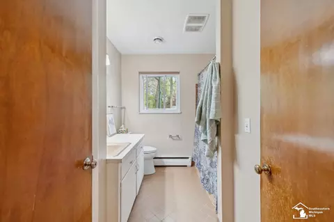 Bath - 7772 Apache, Temperance, MI 48182 photo 2 of 5