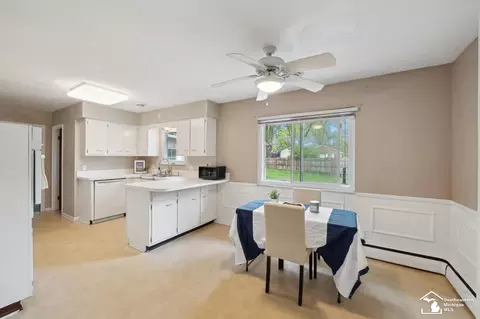 Dining - 7772 Apache, Temperance, MI 48182 photo 1 of 2