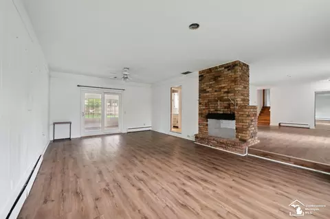 Living - 7772 Apache, Temperance, MI 48182 photo 4 of 6