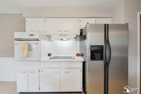 Kitchen - 7772 Apache, Temperance, MI 48182 photo 2 of 3