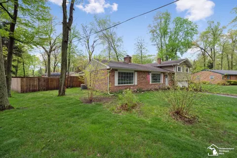 Exterior - 7772 Apache, Temperance, MI 48182 photo 4 of 9