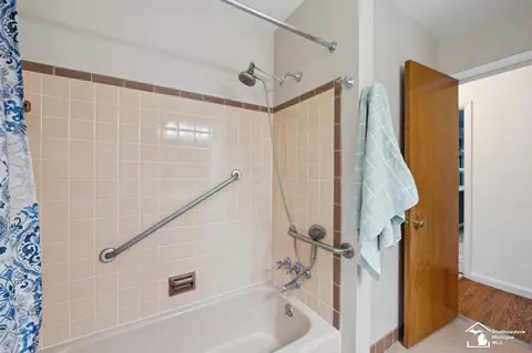 Bath - 7772 Apache, Temperance, MI 48182 photo 4 of 5