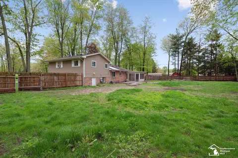 Exterior - 7772 Apache, Temperance, MI 48182 photo 7 of 9