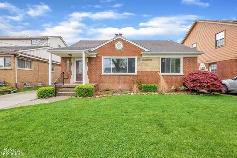 23310 Clairwood, Saint Clair Shores, MI 48080