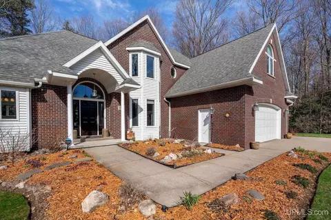 1095 Vistanna, Marquette, MI 49855