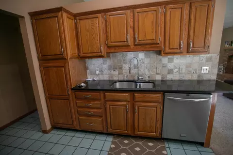 1975 Sun, Owosso, MI 48867 photo 6