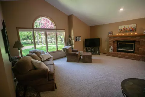 1975 Sun, Owosso, MI 48867 photo 2