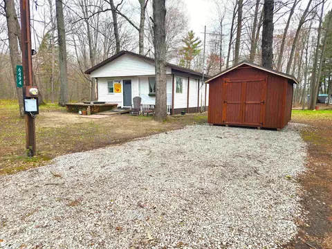 6494 Birch, Gladwin, MI 48624 photo 2
