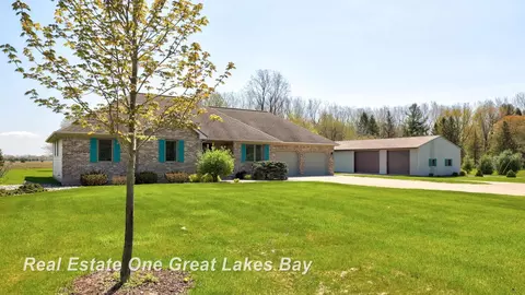 3562 N Gleaner, Freeland, MI 48623