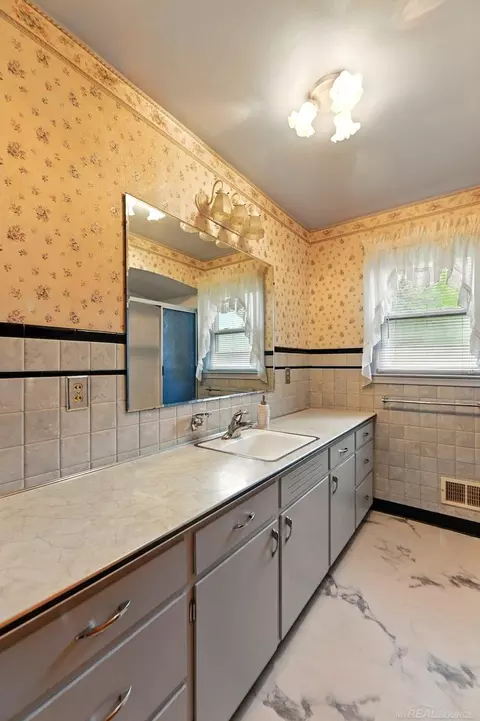 Bath - 10654 Exeter, Carleton, MI 48117 photo 3 of 3
