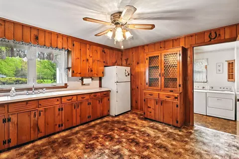 Kitchen - 10654 Exeter, Carleton, MI 48117 photo 3 of 4