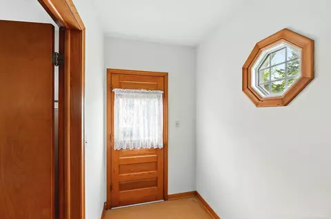 Entry Way - 10654 Exeter, Carleton, MI 48117 photo 3 of 3