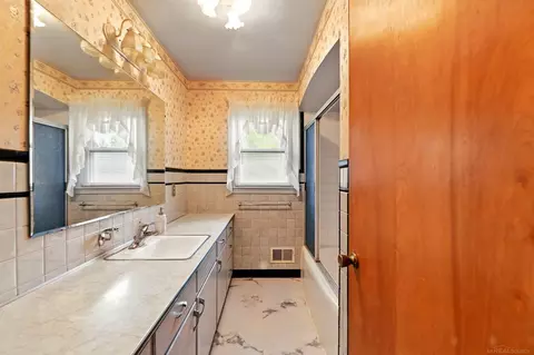 Bath - 10654 Exeter, Carleton, MI 48117 photo 1 of 3