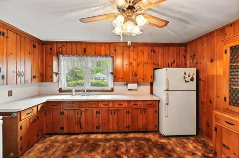 Kitchen - 10654 Exeter, Carleton, MI 48117 photo 2 of 4