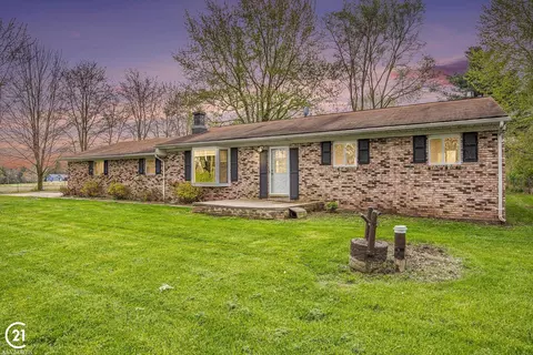 6424 Hunters Crk, Imlay City, MI 48444