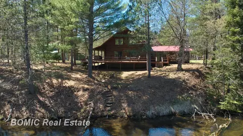 940 Wood Riv, Grayling, MI 49738