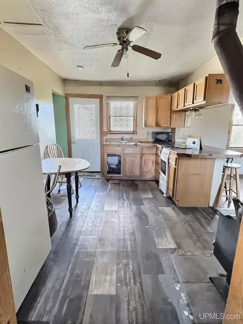 114 Elm, Greenland, MI 49929 photo 6