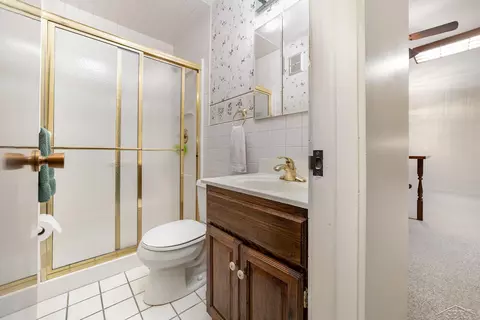 Bath - 12232 Palatial, Freeland, MI 48623 photo 1 of 2