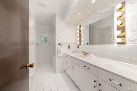 Bath - 12232 Palatial, Freeland, MI 48623 photo 2 of 2