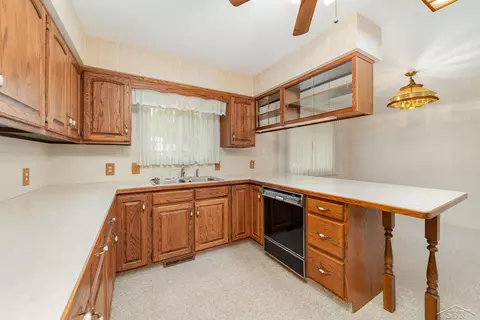 Kitchen - 12232 Palatial, Freeland, MI 48623 photo 2 of 2