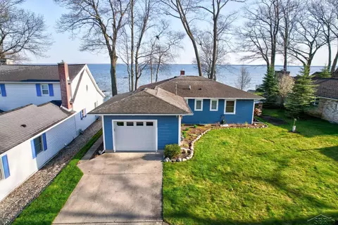 806 Houghton Vw, Houghton Lake, MI 48629