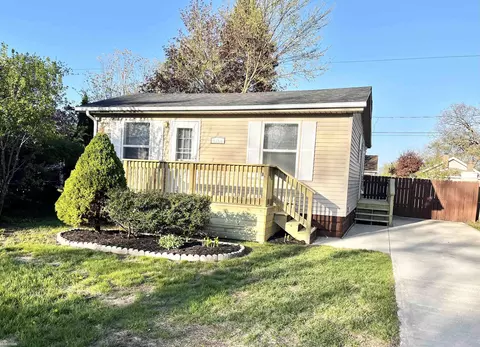 2728 17th Ave, Port Huron, MI 48060