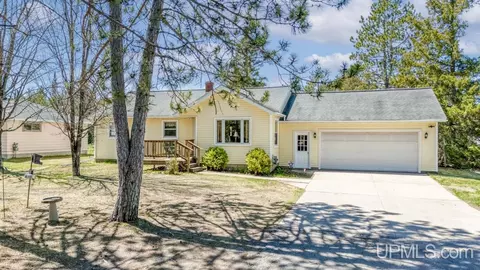 10027 Us Highway 2, Rapid River, MI 49878