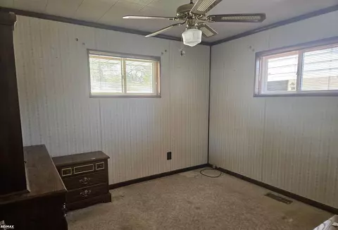 Bedroom - 11215 Edgemont, Warren, MI 48089 photo 1 of 2