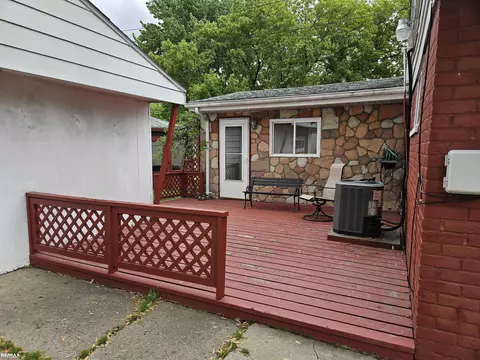 Exterior - 11215 Edgemont, Warren, MI 48089 photo 2 of 4