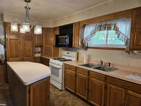 Kitchen - 11215 Edgemont, Warren, MI 48089 photo 2 of 2