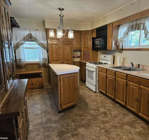 Kitchen - 11215 Edgemont, Warren, MI 48089 photo 1 of 2