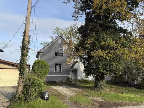 204 Saint Clair River Dr, Algonac, MI 48001