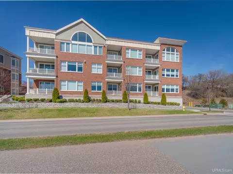 500 S Lakeshore #14, Marquette, MI 49855