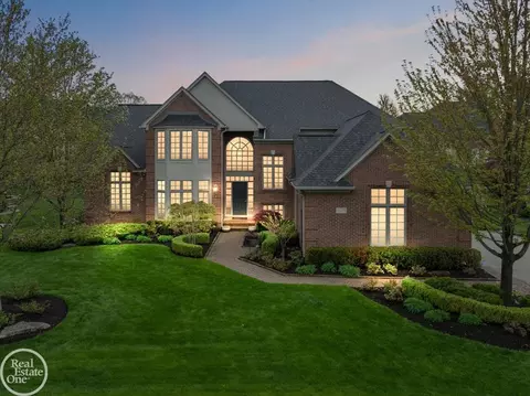 56271 Ashbrooke E, Shelby Township, MI 48316