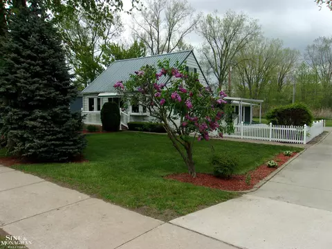 5536 Pointe Tremble, Clay, MI 48001