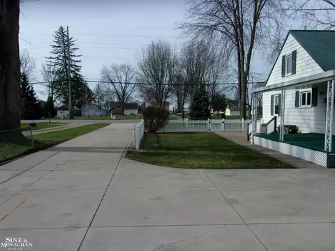 5536 Pointe Tremble, Clay, MI 48001 photo 8
